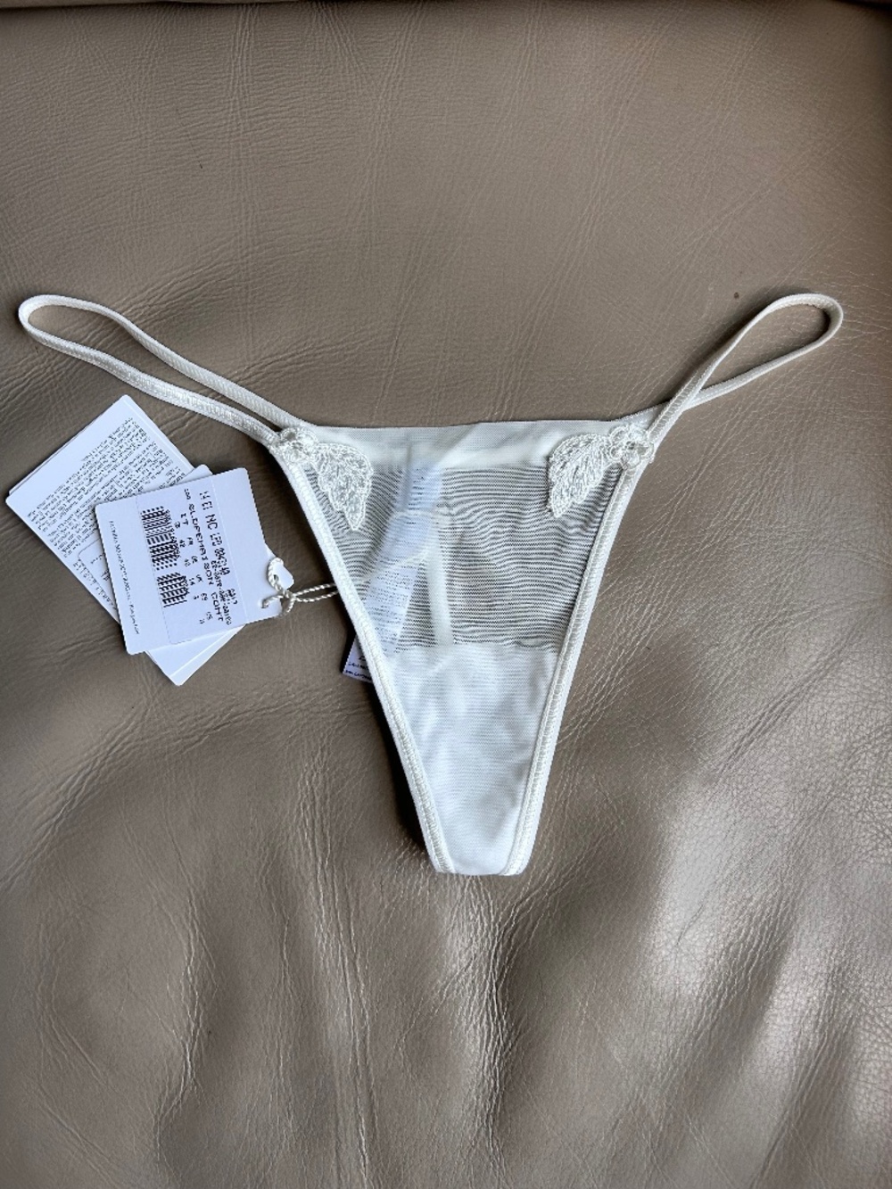 La Perla G string contouring thong ivory NWT lace embroidery